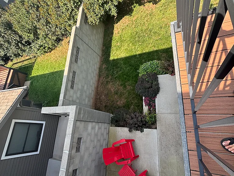 privacy wall between backyards
