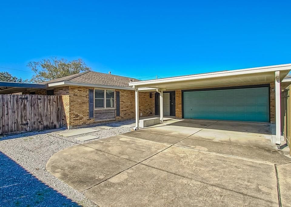 1st image of 2676 Saturn St