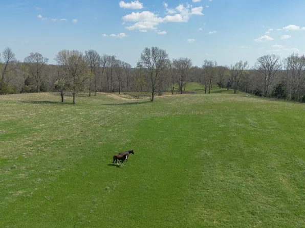 1904 Millers Chapel Rd, Charlotte, TN 37036