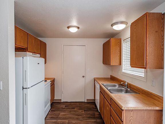 Evergreen Townhouses | Kitchen