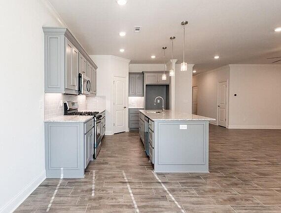 5th image of 430 Linda Ln