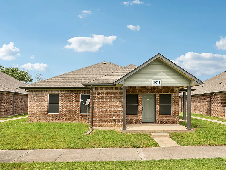 B2 - DUPLEX - 2BD, 2BA - 1054SF