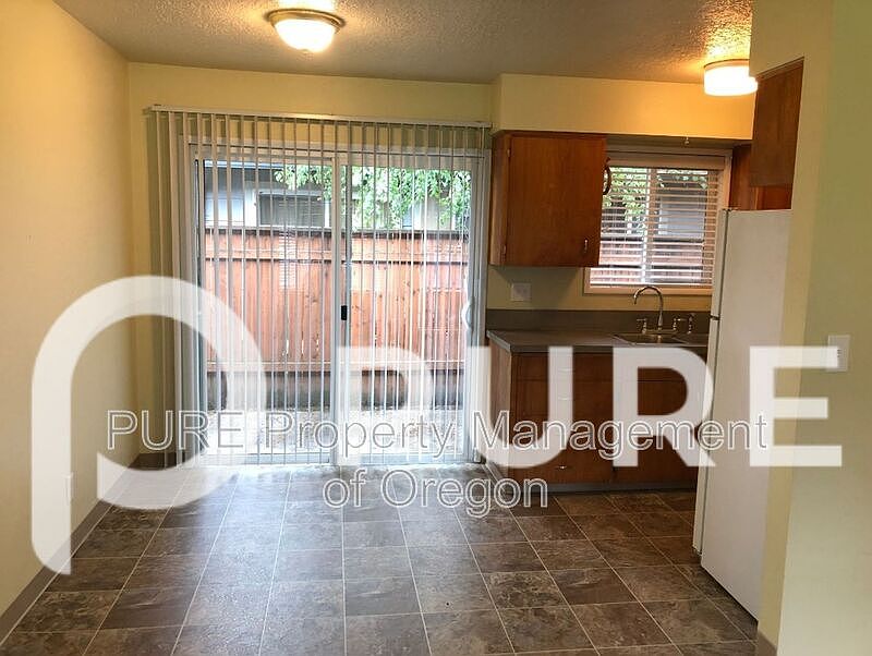 1st image of 1049 SE Walnut St APT 17