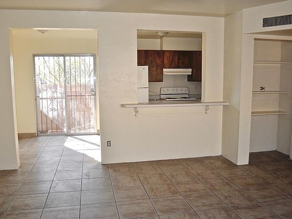 5th image of 2433 N Fontana Ave