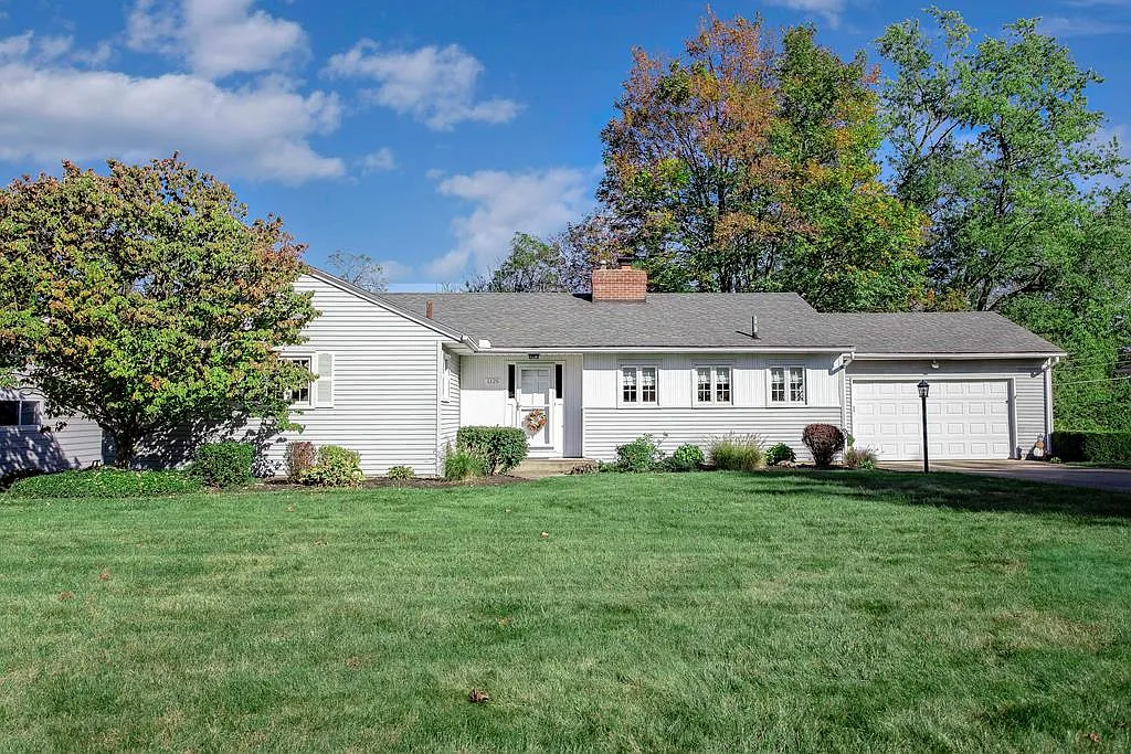 1125 Larchwood Rd photo 1