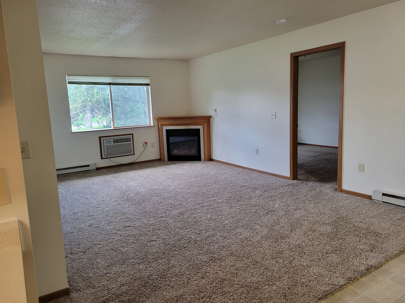 3 bed, 1.5 bath, $1,075 — Photo 2