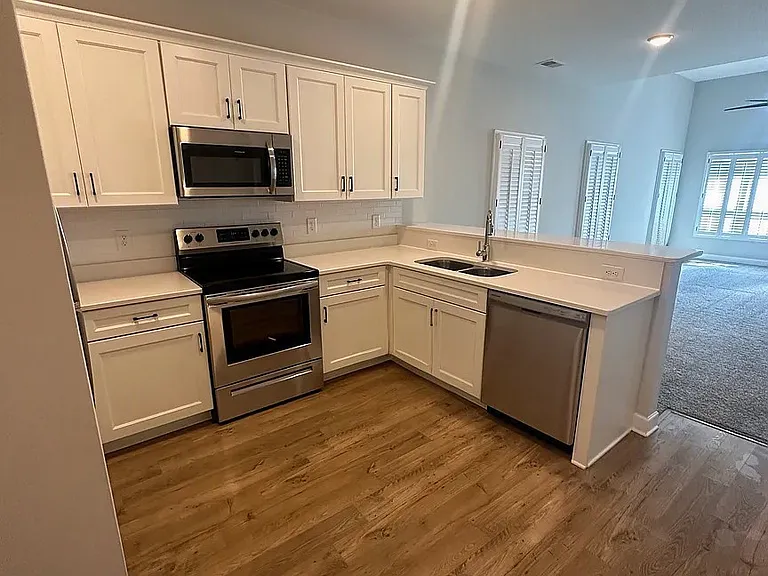 4016 Opal Dr — Photo 2