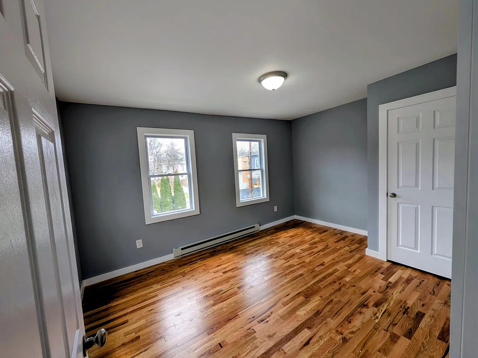 510-512 Columbia Street - 510 Upper — Photo 3