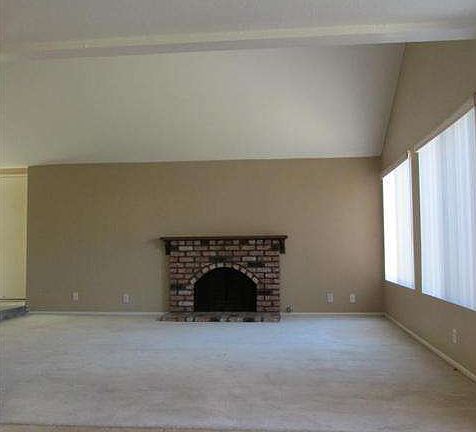 4th image of 1084 N La Breda St