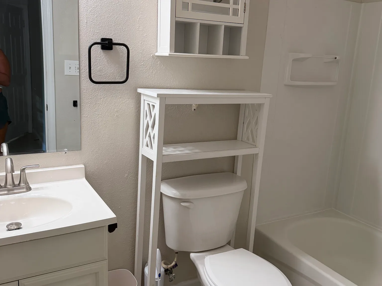 3 bed, 1323 sqft, $1,800 — Photo 2