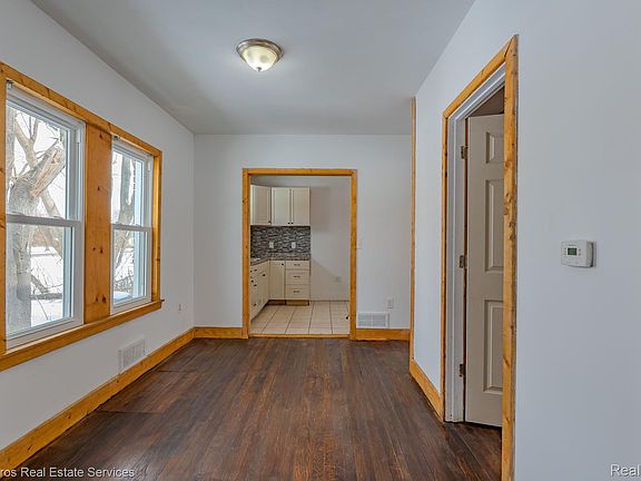 3rd image of 17892 Bradford St