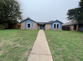 1431 & 1429 N Bluegrove Dr, Lancaster, TX 75134