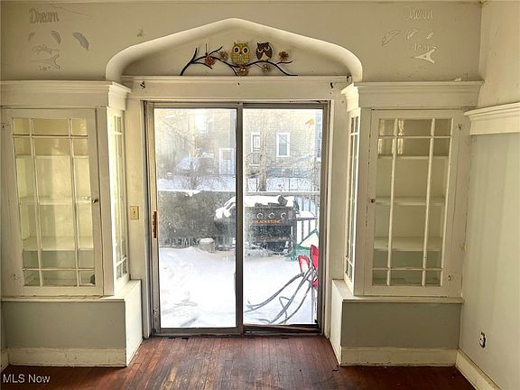 5th image of 9208 Kempton Ave