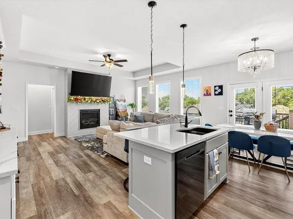 9518 N Lenox Pl, Kansas City, MO 64154