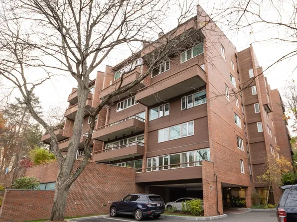 241 Perkins St Unit D204, Jamaica Plain, MA 02130