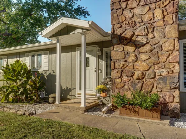 1325 E Rockhill Street, Springfield, MO 65804