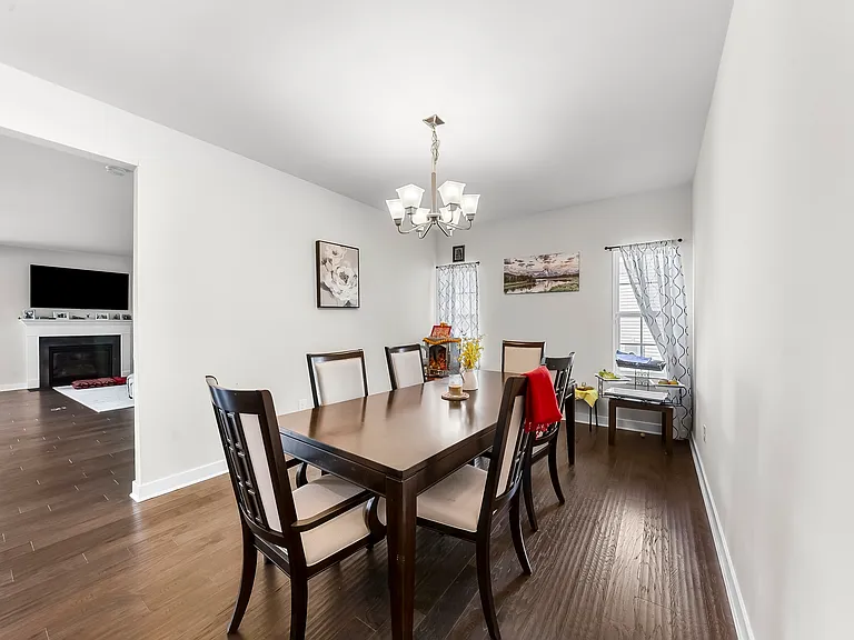 305 Goodwick Dr — Photo 8