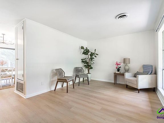4th image of 103 Lake Dr