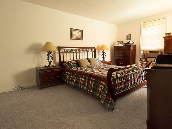 5th image of 2280 Burnett St APT 6G