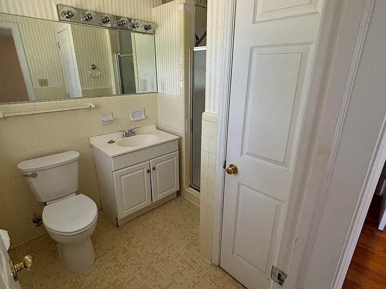300 Asbury Dr — Photo 14