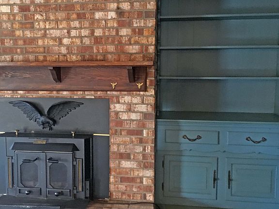 Family Rm Fireplace & Hutch