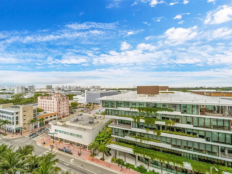 2301 Collins Ave #1030 — Photo 5