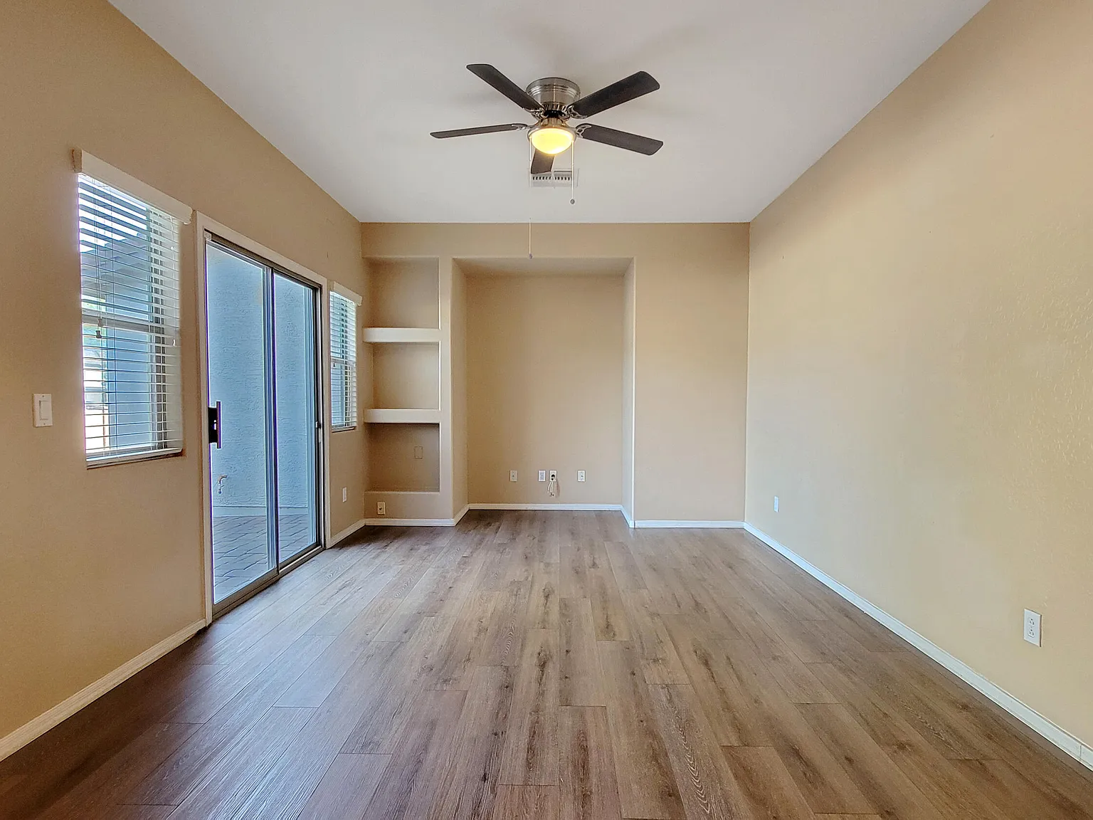 4 bed, 3.0 bath, 1573 sqft, $1,995 — Photo 3