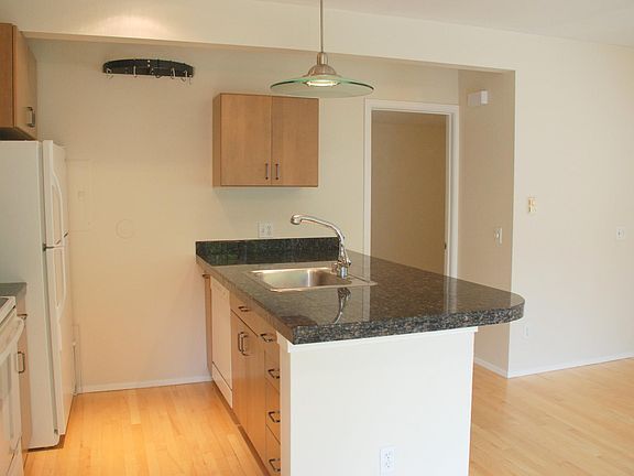 4th image of 2214 14th Ave W APT 4