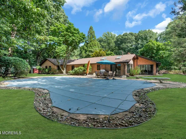 39 Seven Oaks Circle, Holmdel, NJ 07733