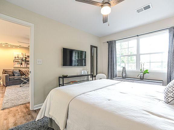 4th image of 106 Topfield Rd #2