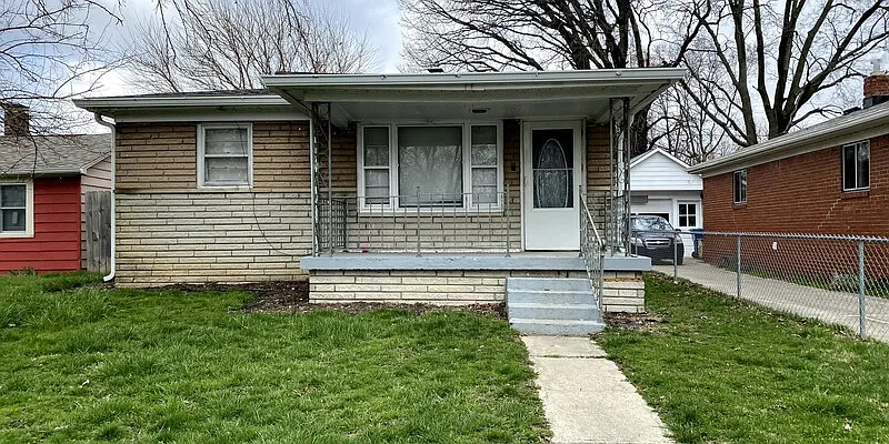 2750 S Lyons Ave photo 1