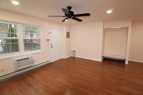 Rented by Compass | media 9