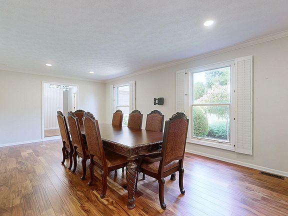 3rd image of 1531 London Dr