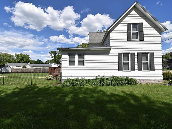 4th image of 305 Hawley St
