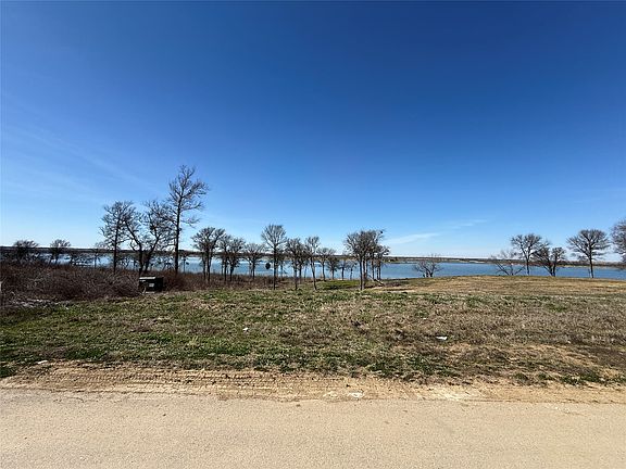 3rd image of 92 Shoreside Dr