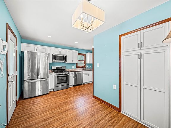 3rd image of 29760 Robert St