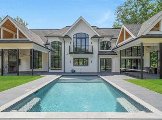 675 Navaho Trail Dr, Franklin Lakes, NJ 07417