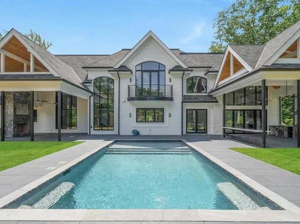 675 Navaho Trail Dr, Franklin Lakes, NJ 07417