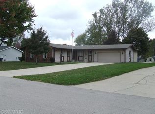 17592 Hiawatha Dr, Spring Lake, MI 49456