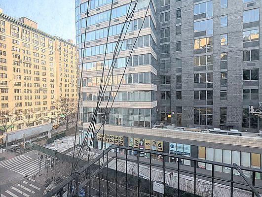 2nd image of 251 W 93rd St APT 5C