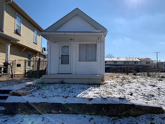 4th image of 3012 E 2nd St