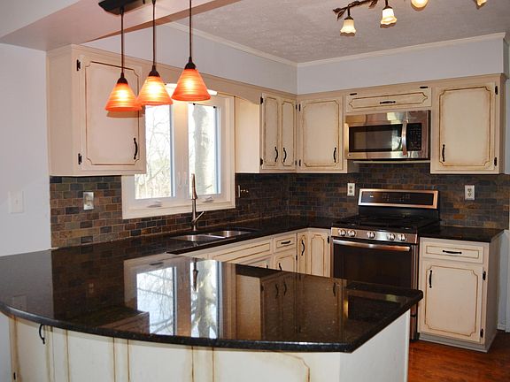 3rd image of 403 Golden Gate Ct