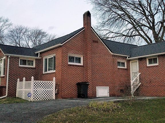 4th image of 805 Sturgess St