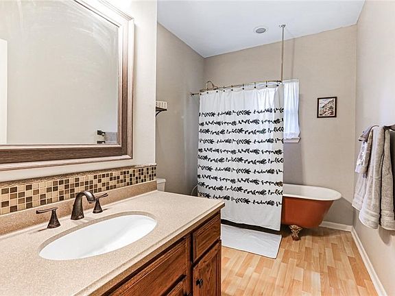 4th image of 812 Canary Pine Ct