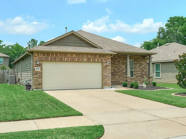 2214 Timberland Country Ct — Photo 2
