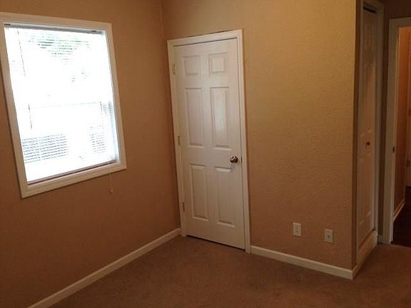 5th image of 450 NE Cherry Ave
