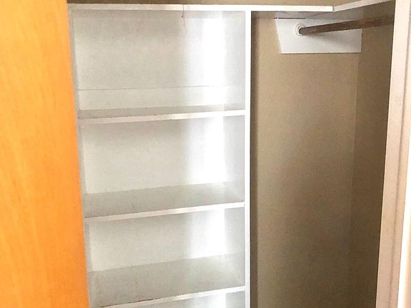 5th image of 401 E Texas St #10