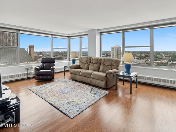 3rd image of 3900 N Lake Shore Dr APT 22E