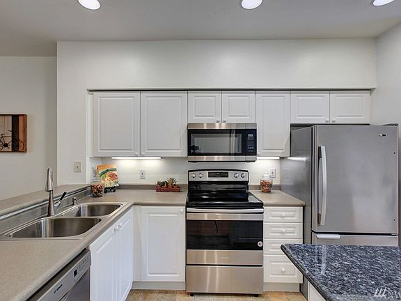 5th image of 16125 Juanita Woodinville Way NE Unit 808