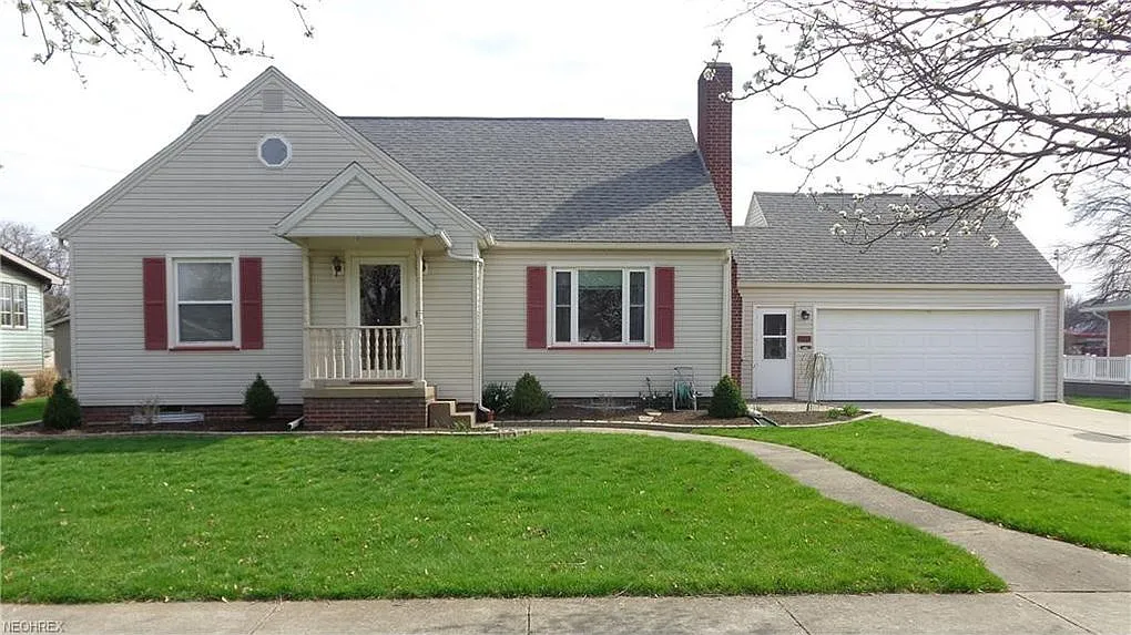 1011 N Crater Ave photo 1